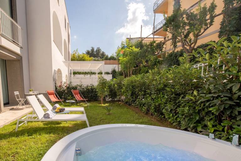 Apartment with garden | Water view in Massa Lubrense