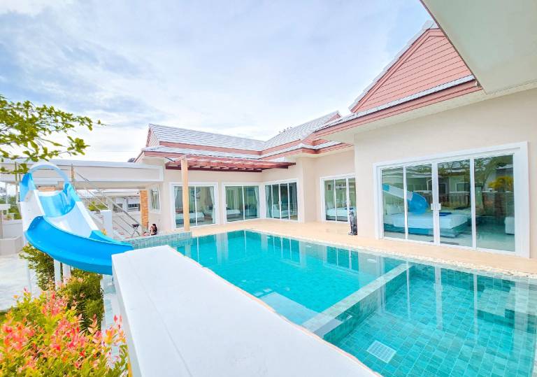 Wonderful vacation home with private pool, terrace & garden | Pet-friendly in Pranburi
