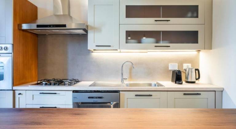 Fully equipped rental apartment with patio | Perfect for remote work | Pets allowed — photo 3