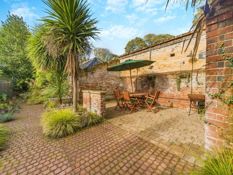 Cottage  Claxton