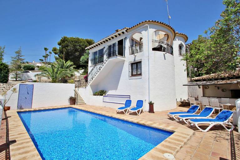 Fully equipped ample villa with garden, barbecue & terrace | Sea view | Pets are welcome in Alicante
