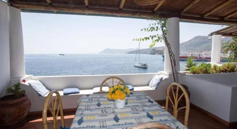 Holiday apartment with patio — photo 4