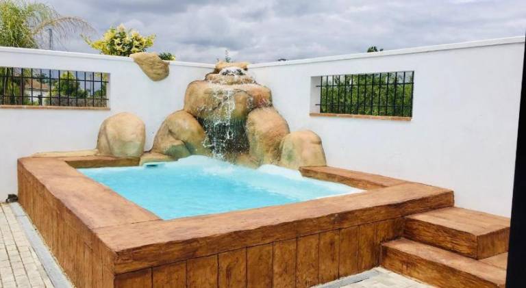 Ample house with private pool, barbecue & patio | Pet-friendly — photo 5