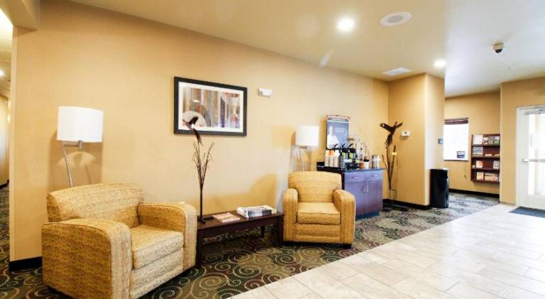 Cobblestone Inn and Suites Devils Lake — photo 3