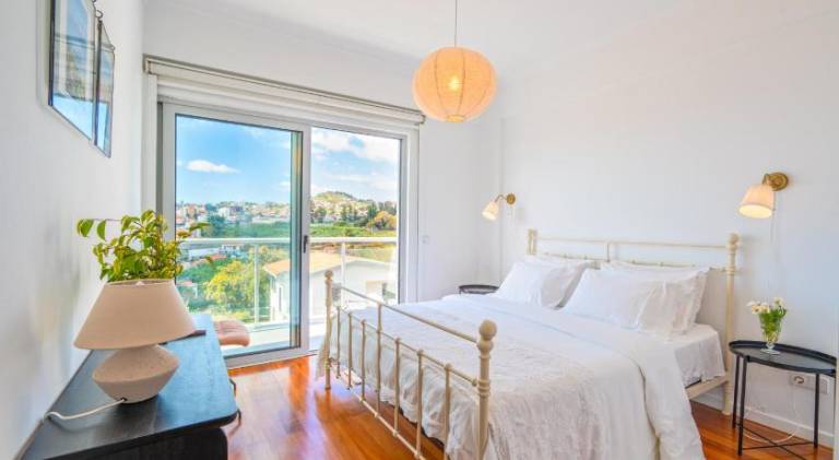 Rental apartment with terrace, jacuzzi & yard in Funchal