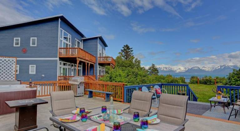 Serviced apartment with garden, terrace & BBQ in Homer, AK