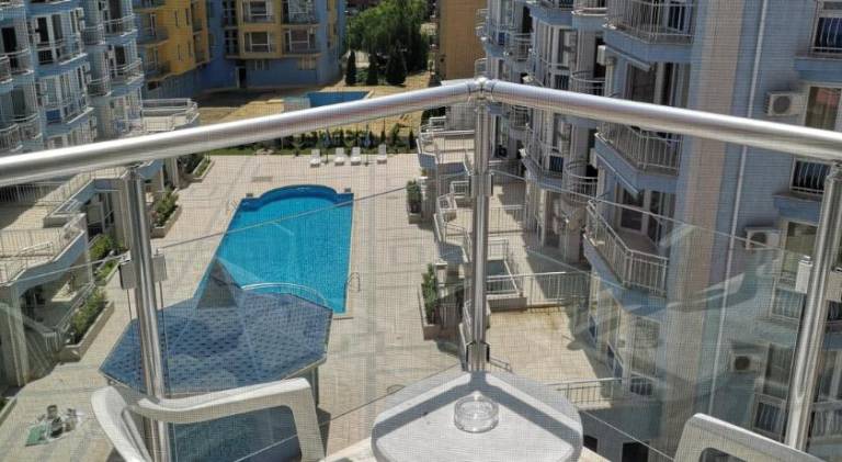 Serviced apartment with garden, patio & pool — photo 3