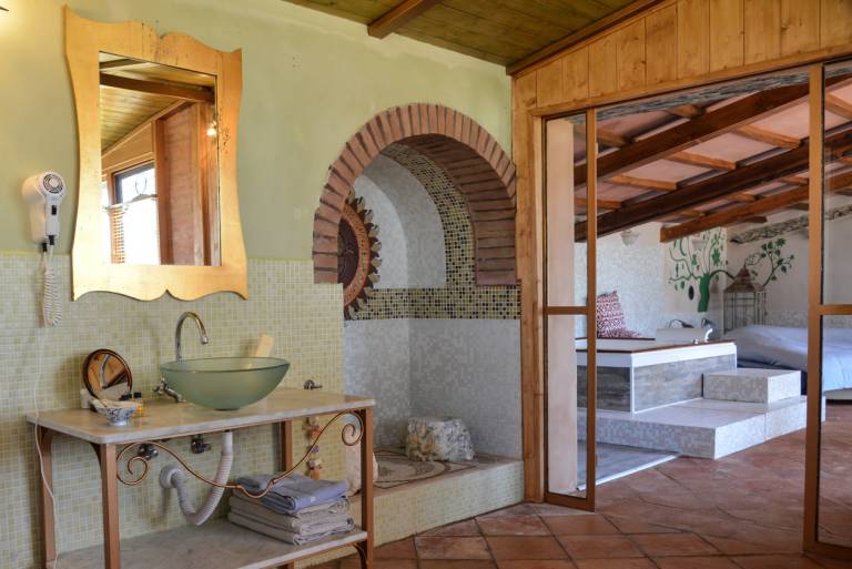 Il Palazzino, beautiful Villa on an olive hillside with sea views: Suite "Private Spa" — photo 5