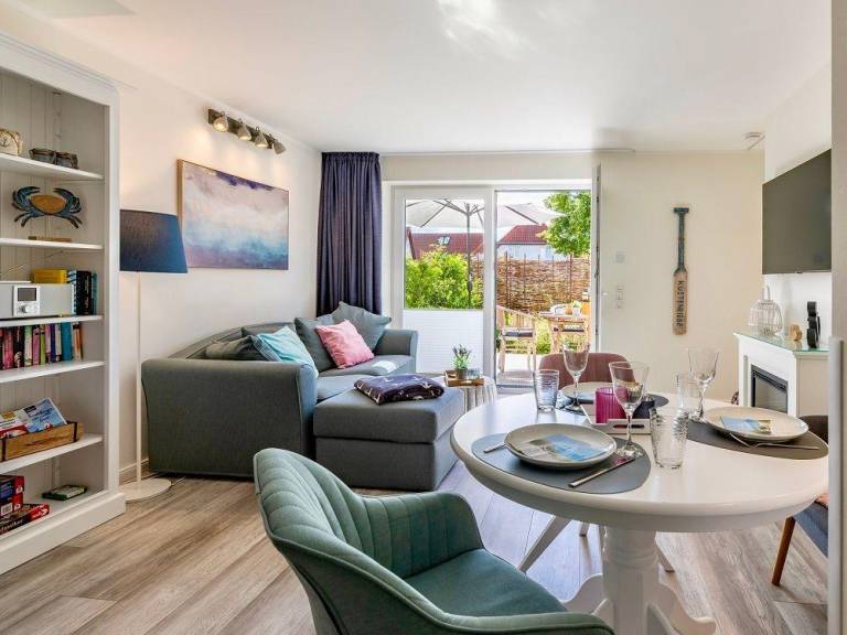 Apartment with terrace & yard in Hohwacht