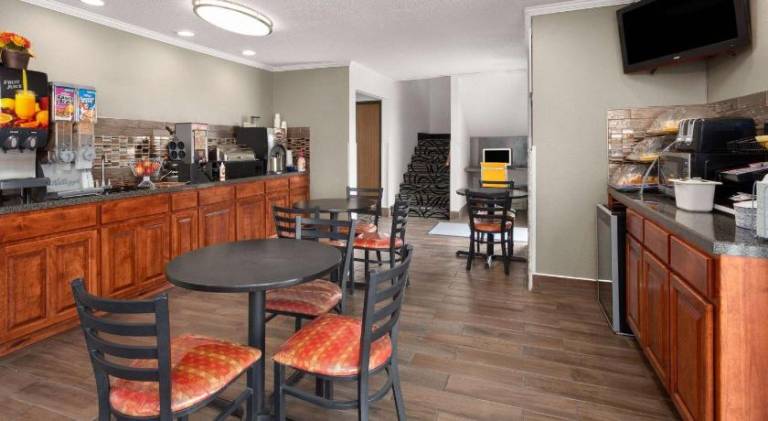 Days Inn by Wyndham Ogallala — photo 3