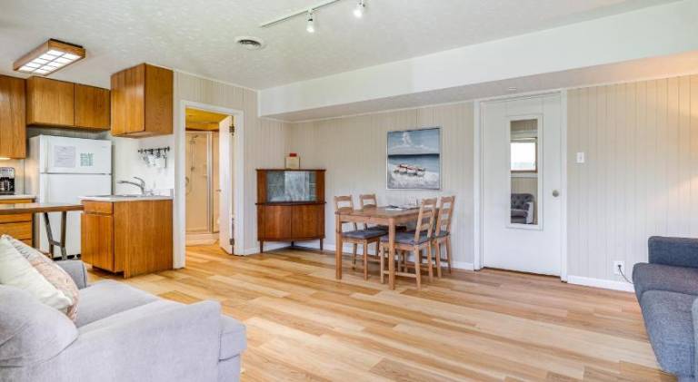 Apartment with pool & hot tub — photo 2