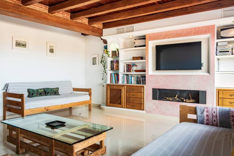 Child-friendly charming vacation home with private pool, grill & sauna | City view | Perfect for remote work | Pets allowed — photo 3