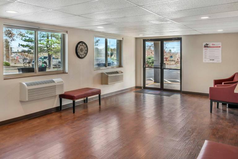 Red Roof Inn Queensbury — photo 4