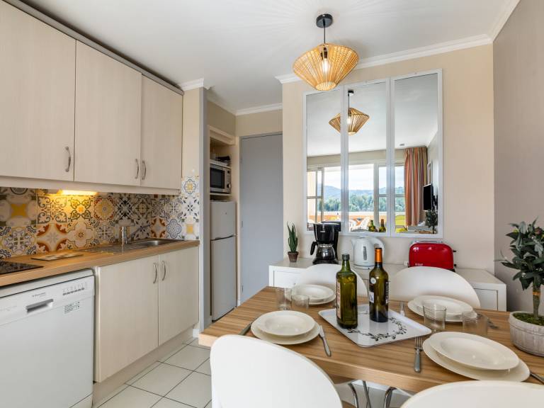 Family-oriented apartment with pool, barbecue & patio | Sea view | Close to the beach | Pet-friendly — photo 2
