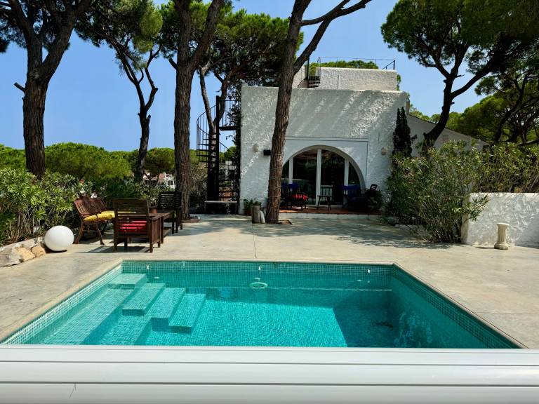 Fully equipped ample vacation home with yard, pool & patio | Sea view | Good for workation | Dogs allowed in Begur