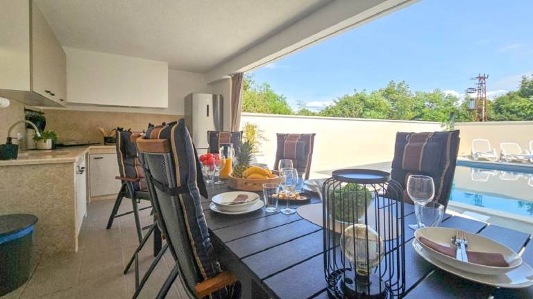 Vacation home with terrace, private pool & barbeque — photo 5