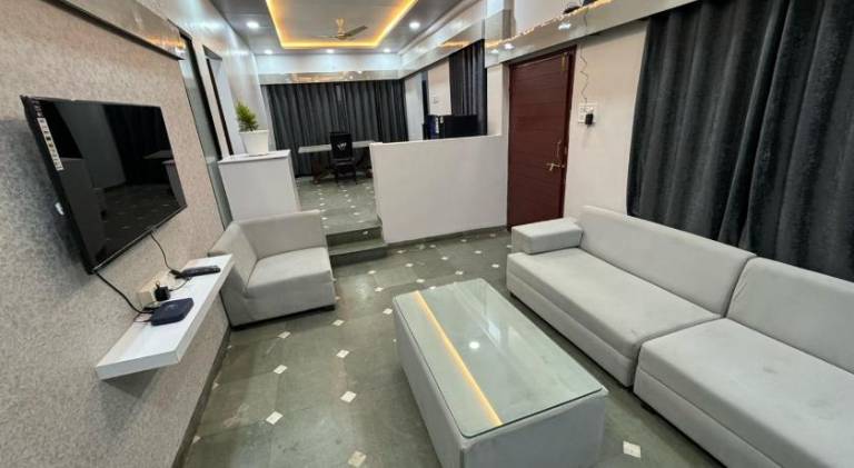 Leela Homestay Indore - Tulip - 2 BHK Luxury apartment in Indore
