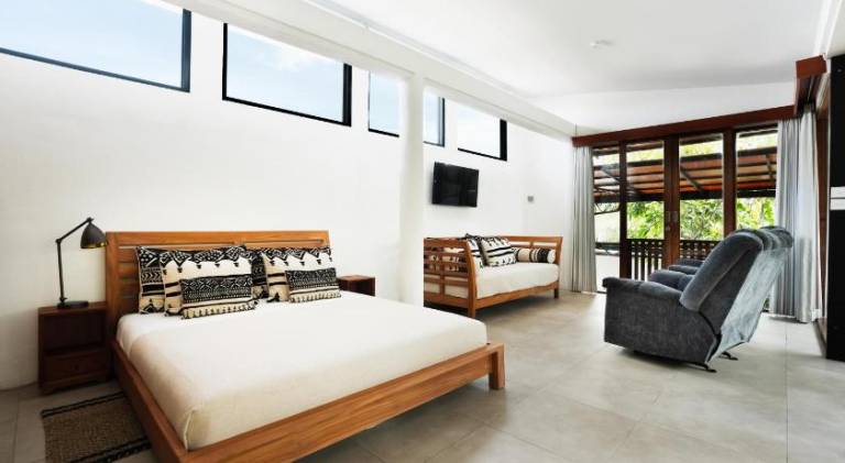 Villa with barbecue, yard & terrace | Suitable for remote work | Pets are welcome — photo 2