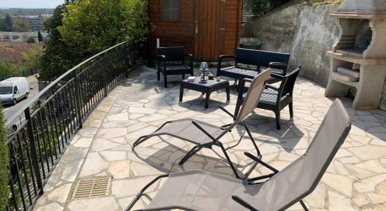 Holiday apartment with terrace, yard & barbeque — photo 4