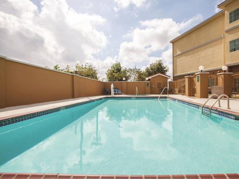 La Quinta Inn & Suites by Wyndham Kyle - Austin South — photo 3