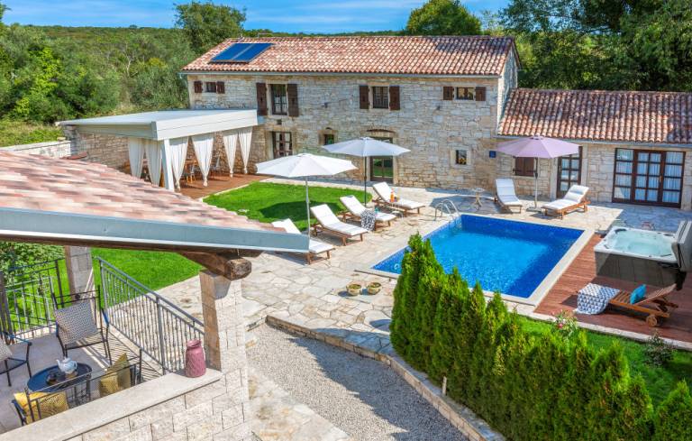 Vila  Ladići