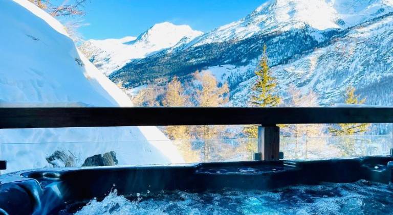 Chalet with hot tub — photo 3