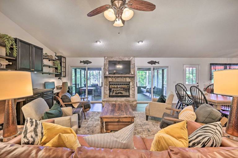 Lakefront Anderson Paradise: Dock, Fire Pit! — photo 4