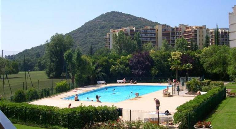 Holiday apartment with pool — photo 4