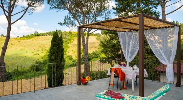 Rental apartment with grill, yard & patio — photo 4