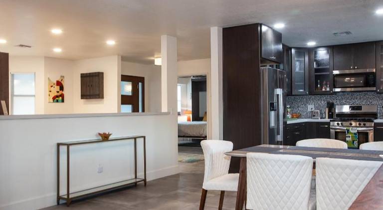 Fully equipped charming vacation home with private pool, jacuzzi & yard | Perfect for remote work | Pet-friendly — photo 2