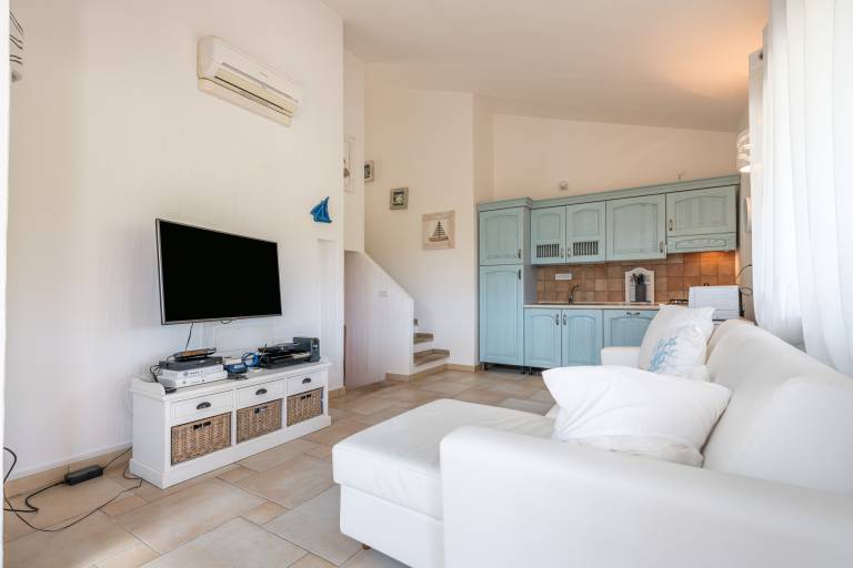Vacation Home 'Il Bouganville' with Mountain View, Terrace & Wi-Fi — photo 4