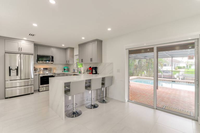 Swim, Golf & Explore: Pet-Friendly Cape Coral Home — photo 5