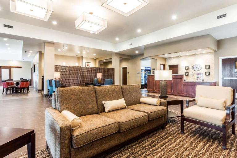 Comfort Suites University — photo 3