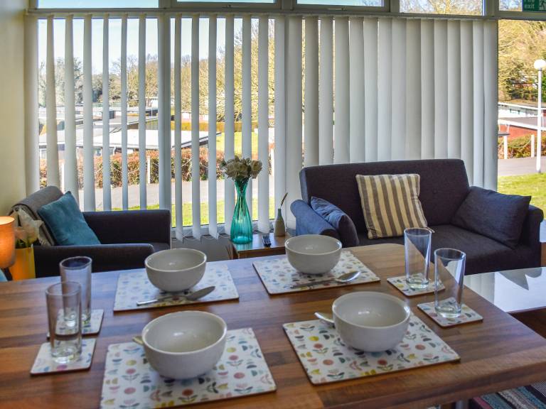 Cottage with yard | River view — photo 3