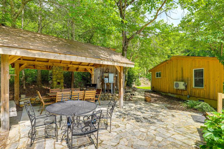 On Site Pond & Creek Serene Cabin by Caesars Head