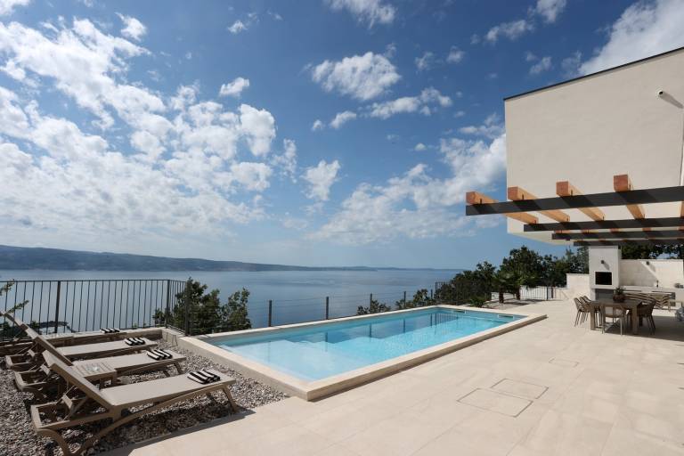 Villa with BBQ, patio & private pool | Sea view in Omis