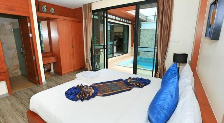 Villa with pool — photo 2