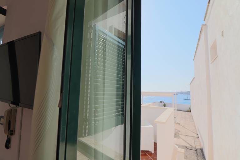 House with patio | City view — photo 4