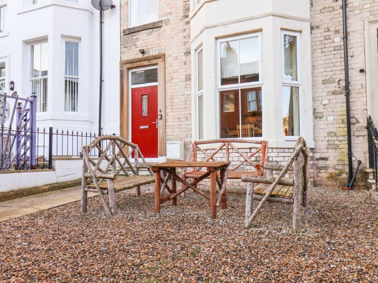 Children-friendly cottage with terrace, garden & jacuzzi | Beach view | Next to the beach | Pets allowed — photo 3