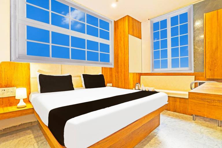 Super Collection O Adajan Formerly Hotel Western Inn