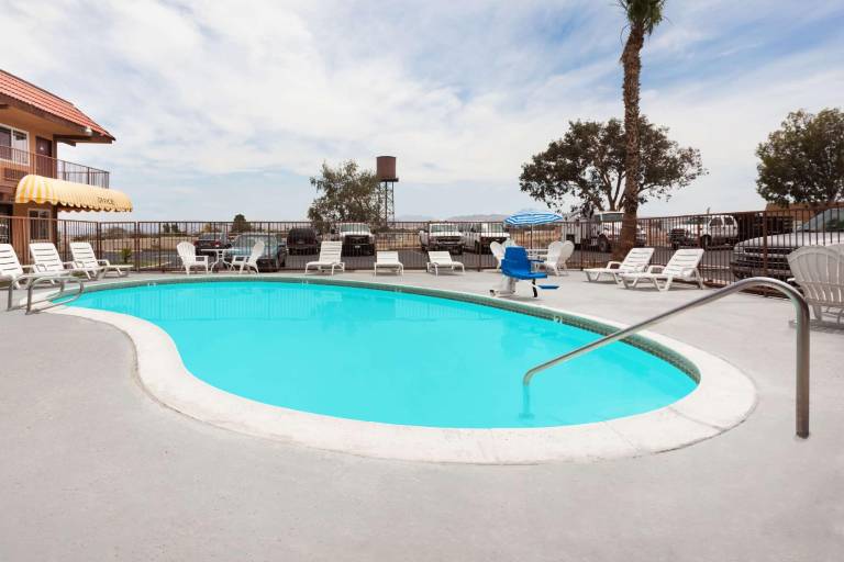 Days Inn by Wyndham Barstow — photo 2