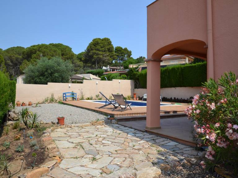 Charming House with Pool, Garden, BBQ & Terraces – Pet Friendly! — photo 4