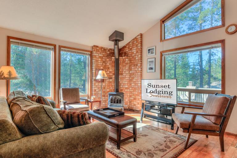 Fully equipped vacation home with hot tub, barbeque & fast internet | Pets are welcome in Bend, OR