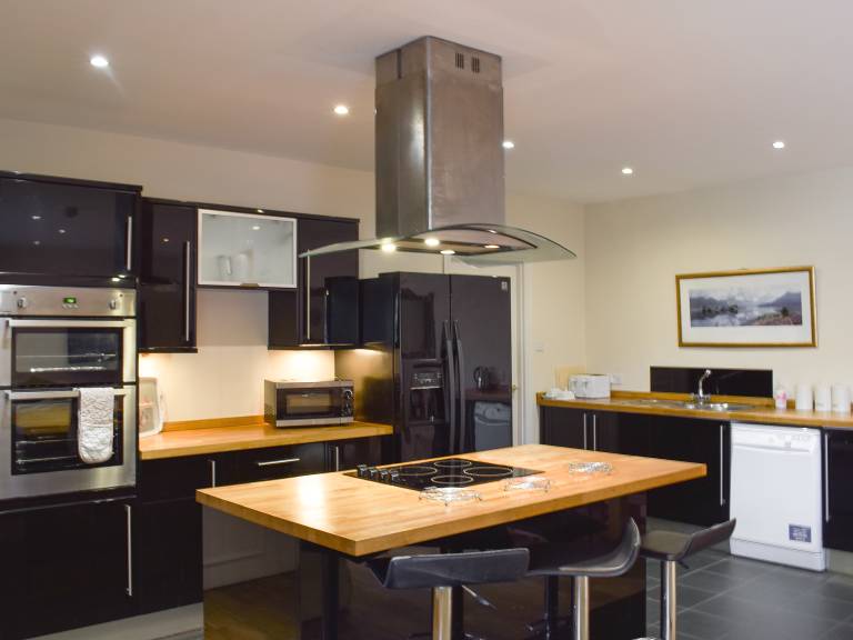 Family-friendly pleasant cottage with sauna, garden & jacuzzi | Pets allowed — photo 3
