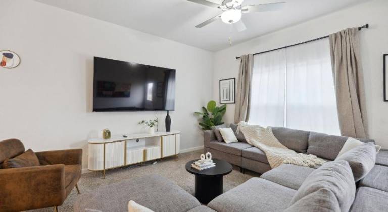 Luxurious Private Room, Parking, Garden, Close to Downtown Dallas in Dallas, TX