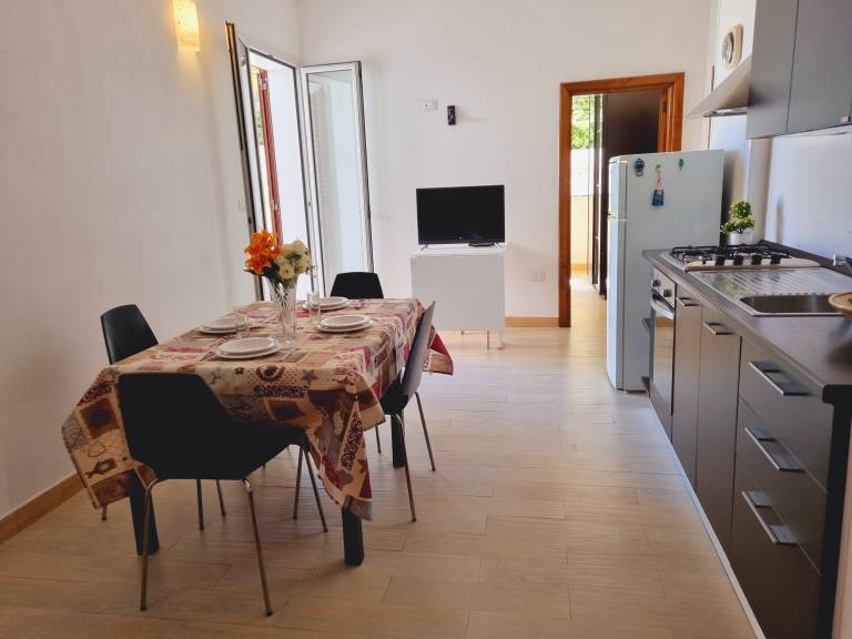 Rental apartment with yard — photo 3