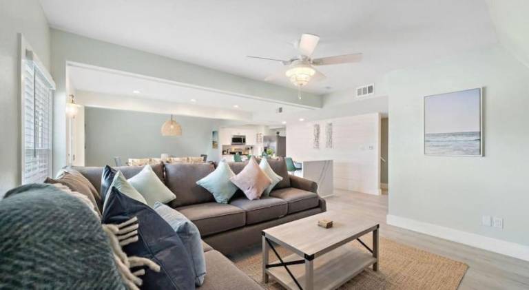 A-Frame beach house with private pool and minutes from the beach — photo 2
