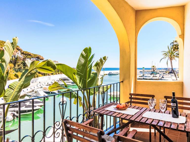 Apartment with garden, patio & pool | Sea view — photo 2