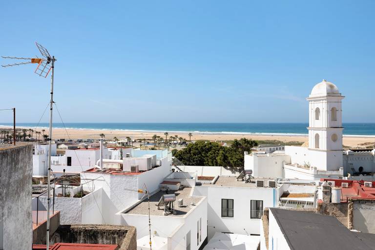 Apartment with fast internet, yard & patio | City view in Conil de la Frontera