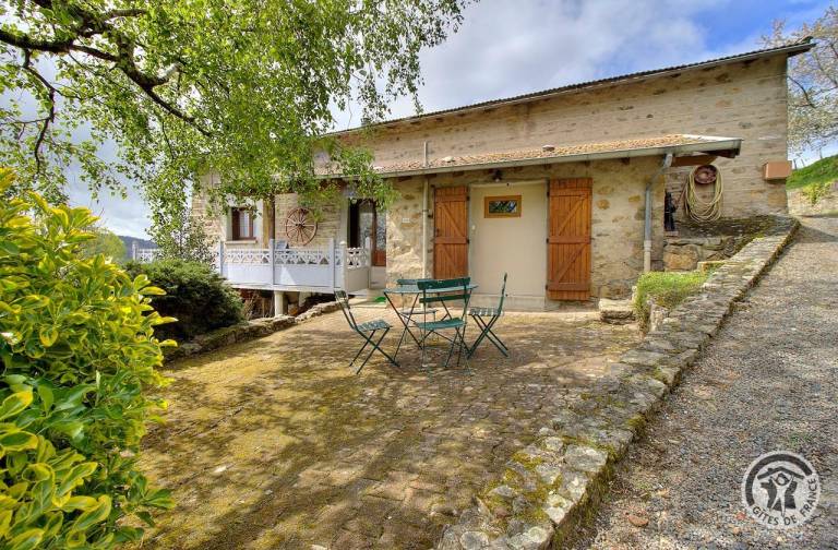 Gite with patio, barbeque & garden | Pet-friendly in Roanne